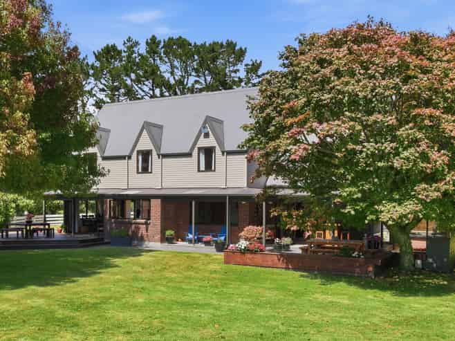 17 Ridgewood Drive, Ridgewood