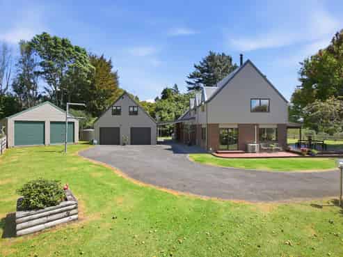 17 Ridgewood Drive, Ridgewood