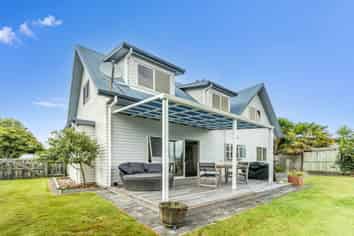12 Stonebridge Park Drive, Holdens Bay