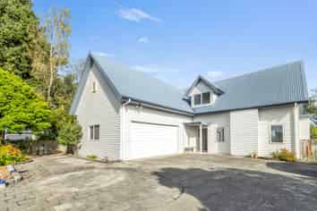 12 Stonebridge Park Drive, Holdens Bay