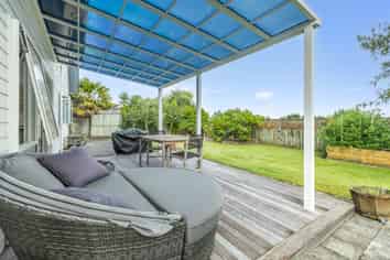 12 Stonebridge Park Drive, Holdens Bay