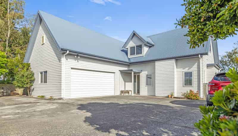 12 Stonebridge Park Drive, Holdens Bay