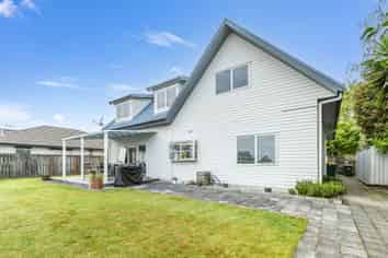 12 Stonebridge Park Drive, Holdens Bay
