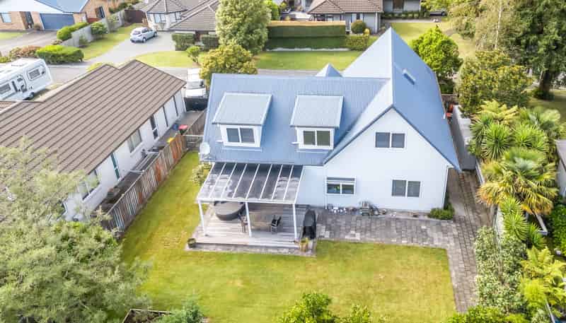 12 Stonebridge Park Drive, Holdens Bay