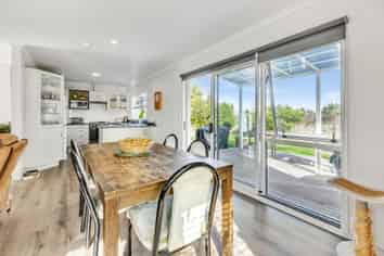 12 Stonebridge Park Drive, Holdens Bay