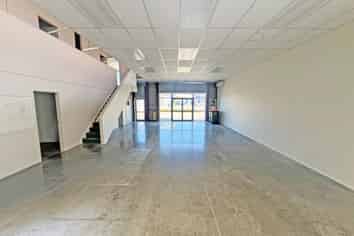 PREMIUM RETAIL ON MANUKAU RD
