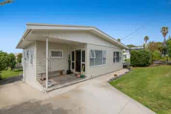 1031 Whangaparaoa Road, Matakatia