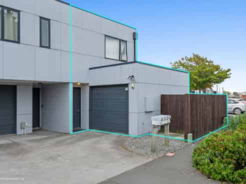 4/75 Thackeray Place, Waltham