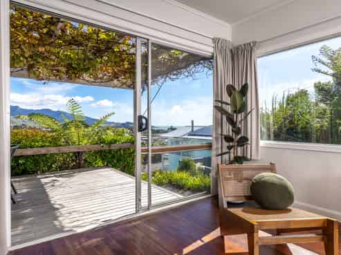 8A Government Road, Raglan