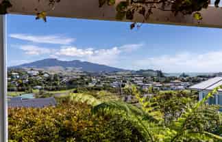 8A Government Road, Raglan