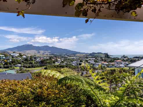 8A Government Road, Raglan