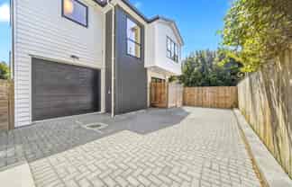 30D Lowtherhurst Road, Massey
