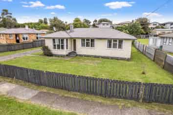 12 & 12a Bellingham Crescent, Fordlands