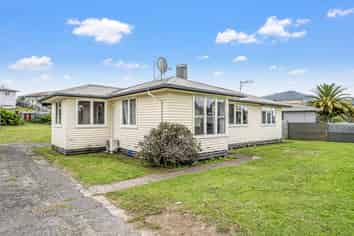 12 & 12a Bellingham Crescent, Fordlands