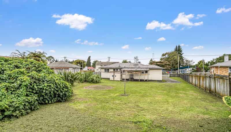 12 & 12a Bellingham Crescent, Fordlands