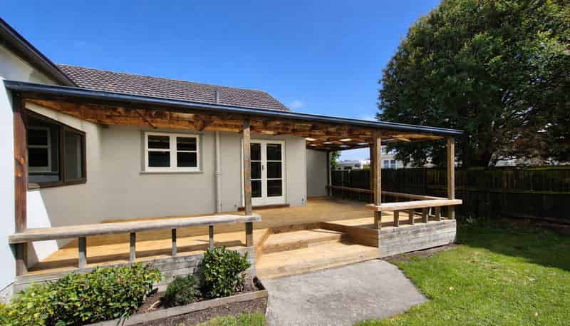 18  Christian Street, Bryndwr