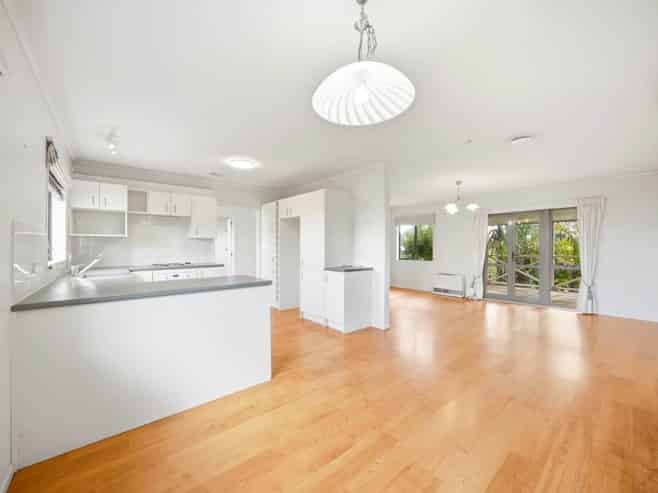 938 East Coast Road, Northcross