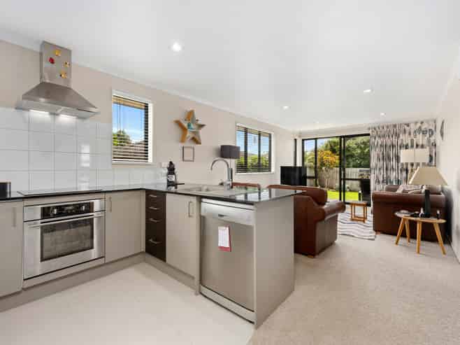 16 The Rise, Gulf Harbour