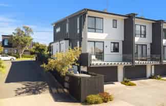 8c Lyndhurst Street, Waiotaiki Bay