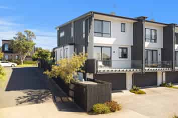 8c Lyndhurst Street, Waiotaiki Bay