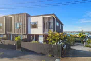 8c Lyndhurst Street, Waiotaiki Bay