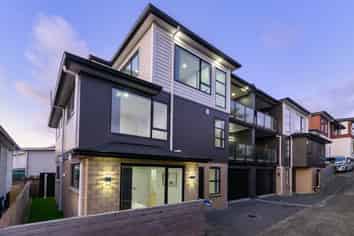 121B-121C New Windsor Road, New Windsor