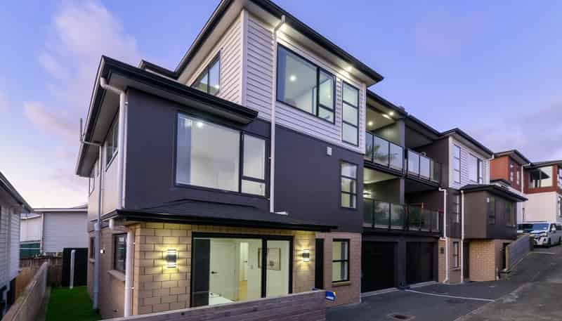 121B-121C New Windsor Road, New Windsor