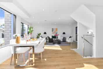 121B-121C New Windsor Road, New Windsor