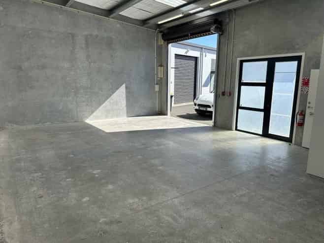 Modern, Tidy Industrial Unit, ready to go!