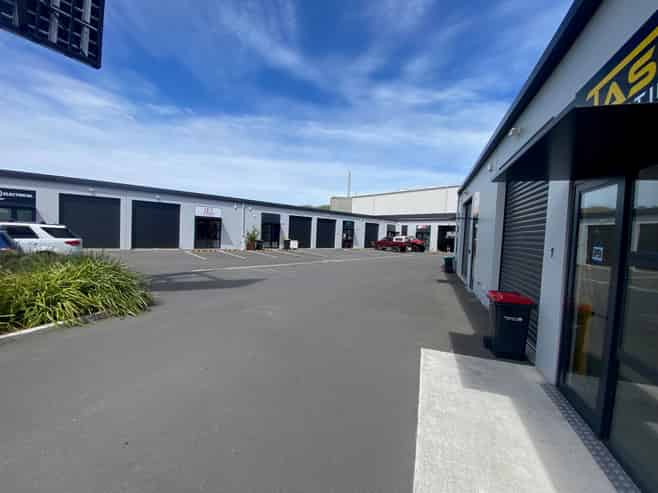 Modern, Tidy Industrial Unit, ready to go!