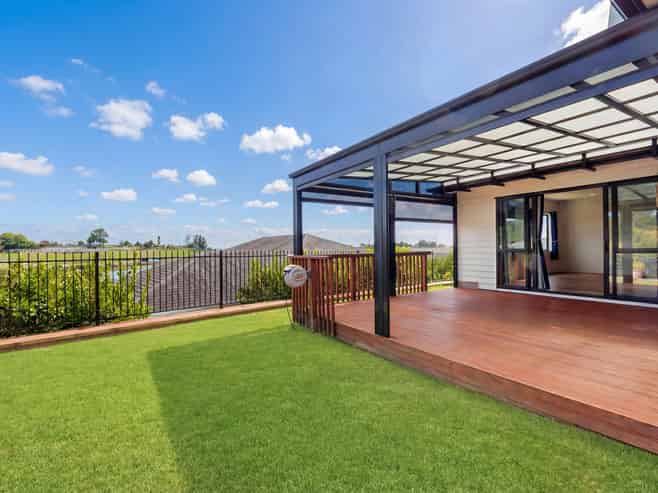 33 Woodridge Drive, Stanmore Bay