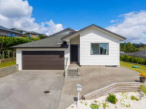 33 Woodridge Drive, Stanmore Bay