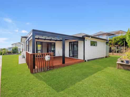 33 Woodridge Drive, Stanmore Bay