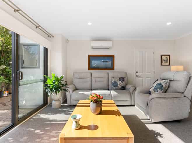 2/102 Greenhithe Road, Greenhithe