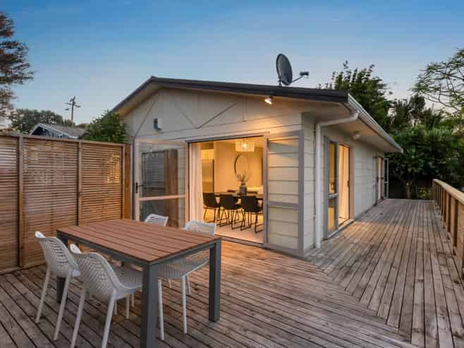 1B Springfield Road, Western Springs