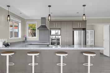 6 Raddington Way, Huntington