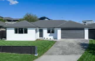 6 Raddington Way, Huntington