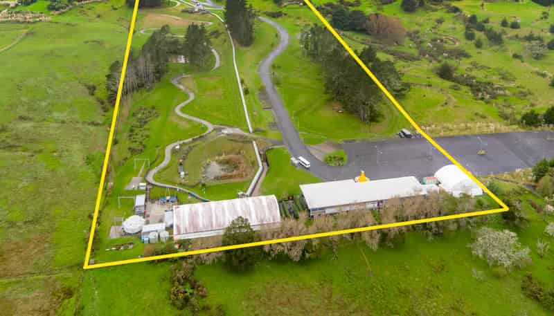 2104 East Coast Road, Stillwater