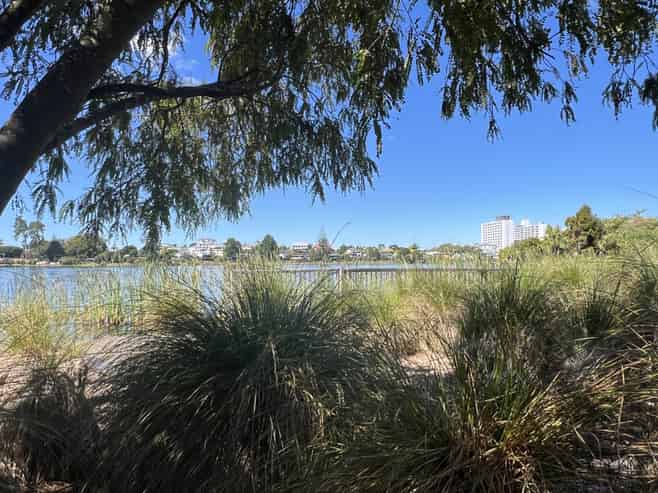 128A Lake Crescent, Hamilton Lake