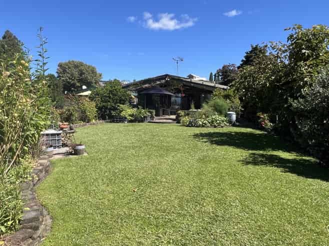 128A Lake Crescent, Hamilton Lake