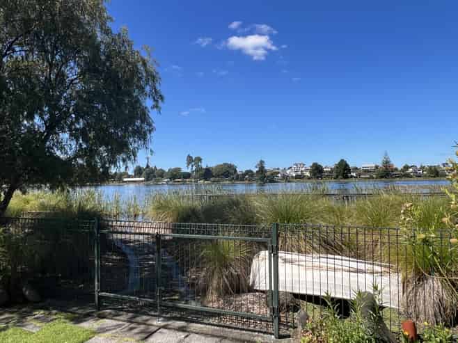 128A Lake Crescent, Hamilton Lake