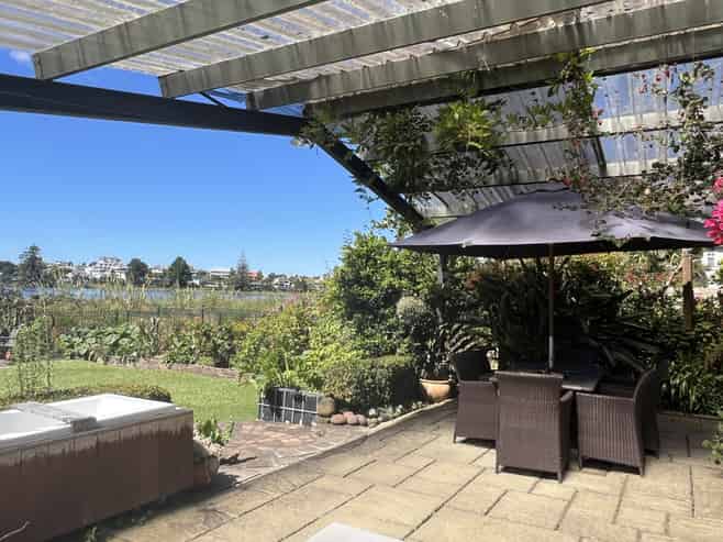 128A Lake Crescent, Hamilton Lake