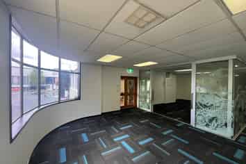 Cost‑Effective & Turnkey Overlooking Vic Park