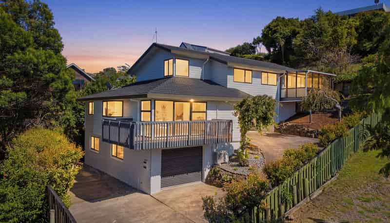 2 Seaford Place, Murrays Bay