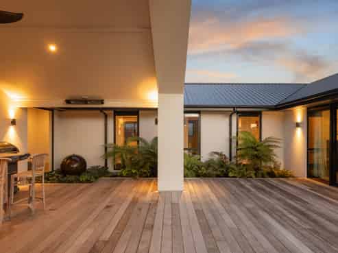 56 Carnaveron Drive, Lincoln