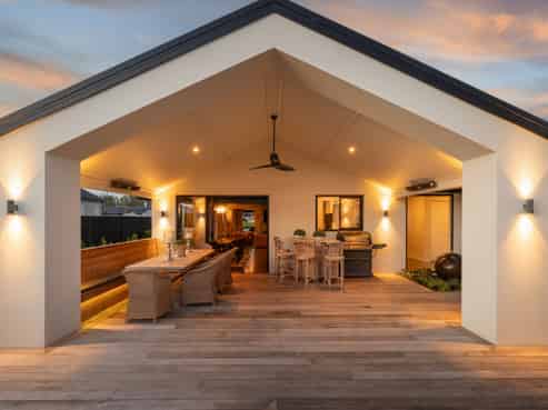 56 Carnaveron Drive, Lincoln