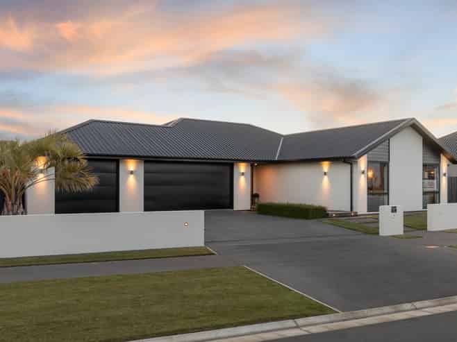 56 Carnaveron Drive, Lincoln