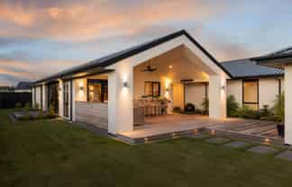 56 Carnaveron Drive, Lincoln