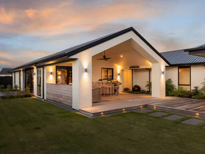 56 Carnaveron Drive, Lincoln