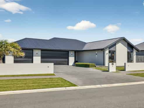 56 Carnaveron Drive, Lincoln